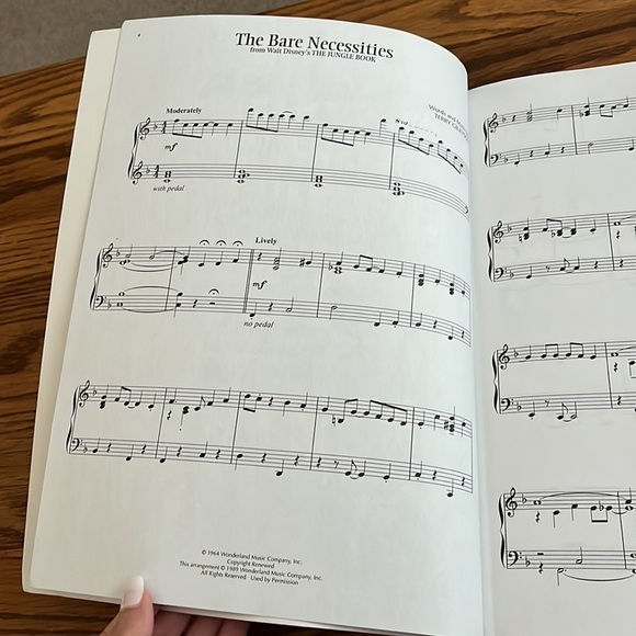 “Disney At the Piano- Hal Leonard” - Picture 6 of 10